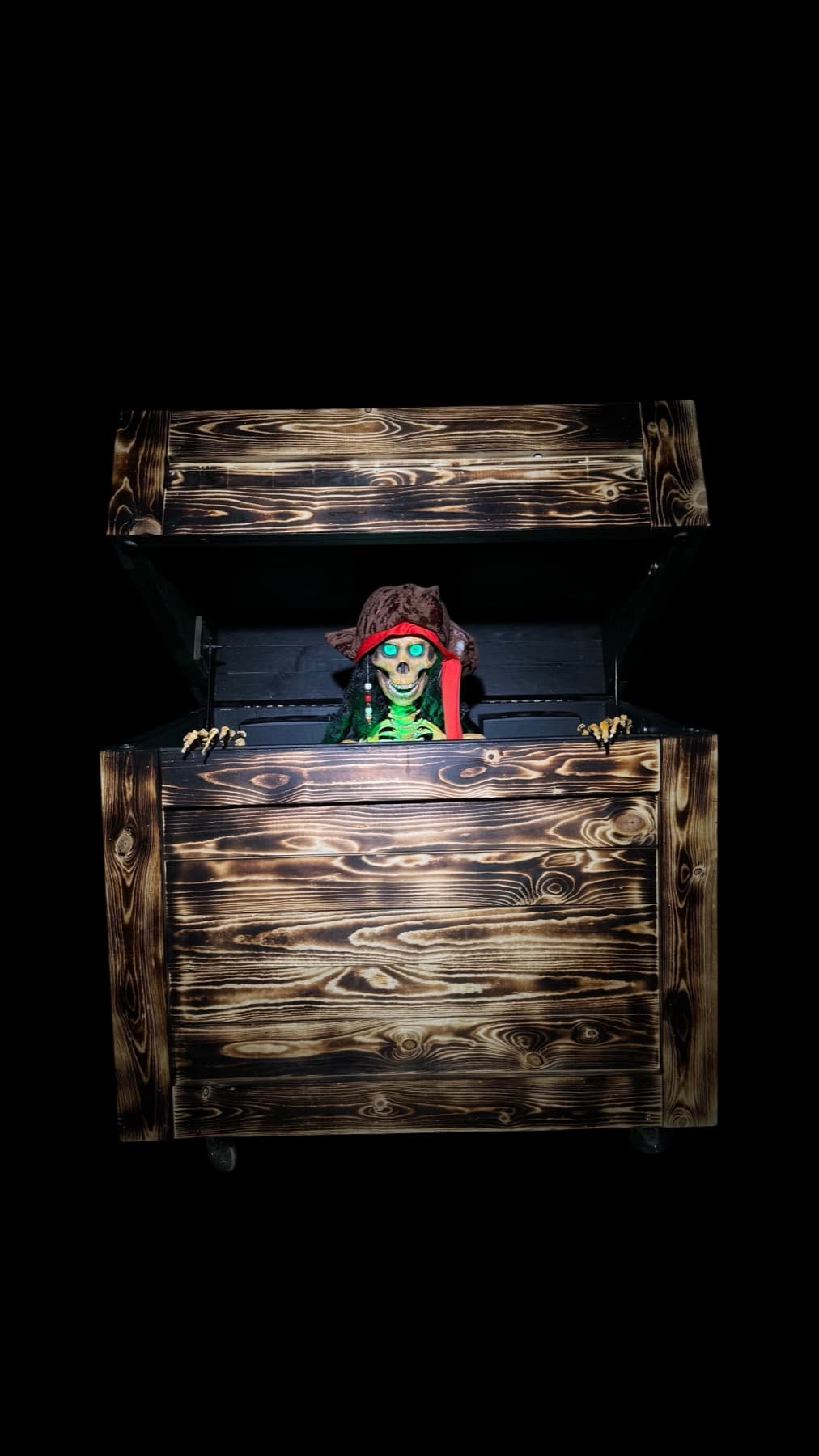 Blackbeard's Chest animatronic product photo.